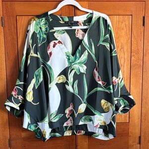 White House Black Market Tropical Floral V-Neck kimono style blouse